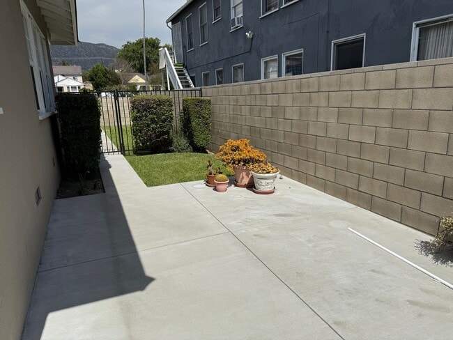 1006 W Glenoaks Blvd-Unit -1006 in Glendale, CA - Building Photo - Building Photo