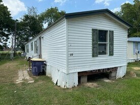 1835 S Lake Arthur Ave in Jennings, LA - Building Photo