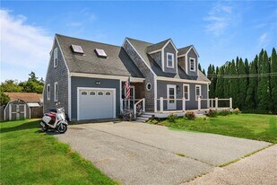 25 Clayton St in Middletown, RI - Building Photo