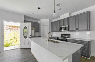 6010 Bobby Burns St in Houston, TX - Building Photo - Building Photo