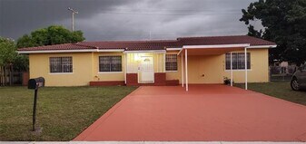 930 NE 160th St in North Miami Beach, FL - Building Photo
