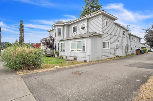 Gateway Apartments in Shelton, WA - Building Photo - Building Photo