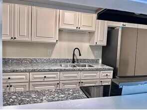 705 Vouray Dr, Unit 705 Vouray in Kenner, LA - Foto de edificio - Building Photo