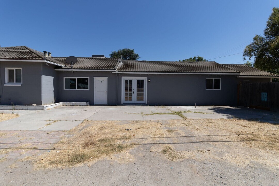 1005 S St in Newman, CA - Building Photo
