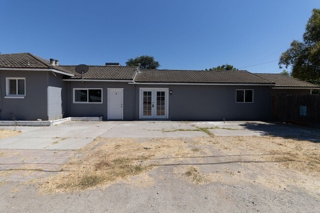 property at 1005 S St