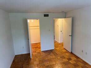 10304 Rockville Pike in Rockville, MD - Building Photo - Building Photo