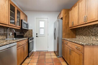 2930 Day Ave in Miami, FL - Building Photo - Building Photo