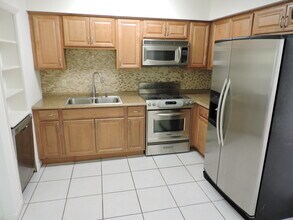 9046 SE Parkway Dr in Hobe Sound, FL - Building Photo - Building Photo