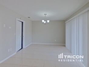 1221 Regal Ridge Dr in Orlando, FL - Building Photo - Building Photo