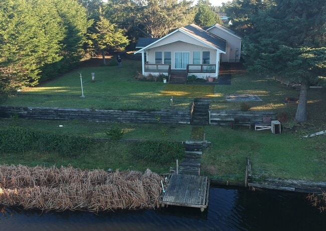 property at 348 Cockle St SW