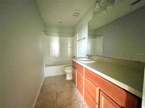 2787 Mead Ave in St. Cloud, FL - Foto de edificio - Building Photo