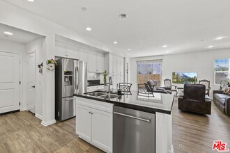 21757 Bene Dr in Santa Clarita, CA - Building Photo - Building Photo