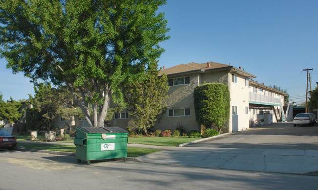 Alden Way Apartments in San Jose, CA - Foto de edificio - Building Photo