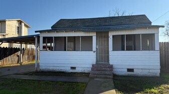 813 W 6th St in Hanford, CA - Building Photo