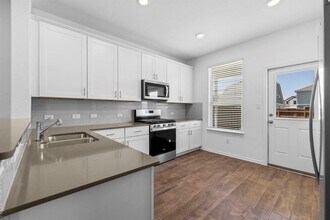 472 Pickrell Lp in Andice, TX - Building Photo - Building Photo