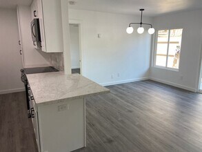 8022 Linda Vista Rd in San Diego, CA - Building Photo - Building Photo