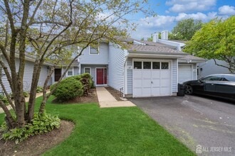 57 Woodmere Dr in Sayreville, NJ - Building Photo - Building Photo