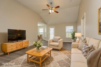 405 Evelyn Dr in La Vergne, TN - Building Photo - Building Photo