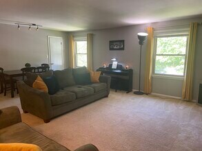 11611 W Elmhurst Pky, Unit Upper in Wauwatosa, WI - Foto de edificio - Building Photo