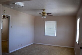 6318 Almond Dr in Bakersfield, CA - Building Photo - Building Photo