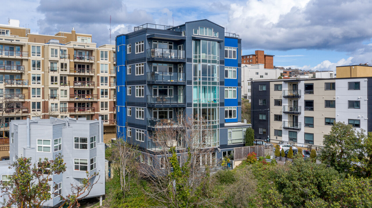 Balfour Pointe Condo in Seattle, WA - Building Photo