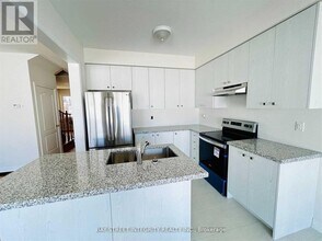 1843 Fosterbrook St in Oshawa, ON - Building Photo - Building Photo