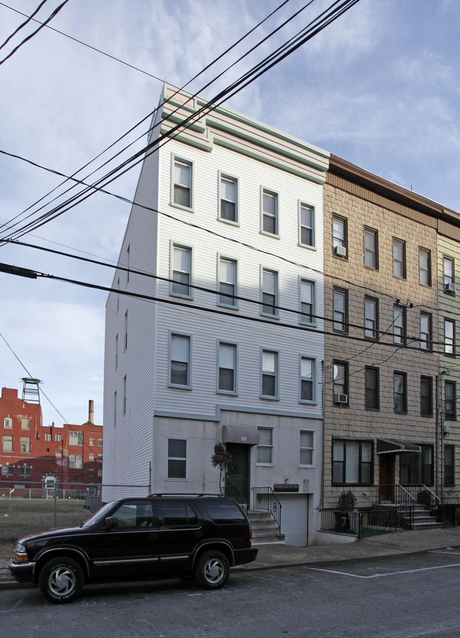 725 Adams St in Hoboken, NJ - Building Photo - Building Photo