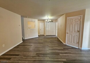 906 Rhoads Dr in Montgomery, NJ - Building Photo - Building Photo