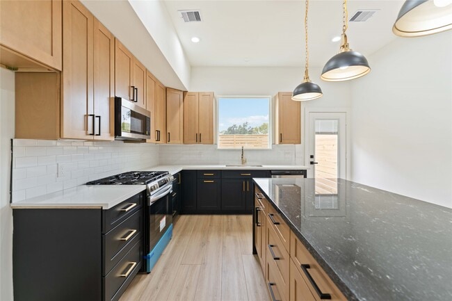 8044 Sunbury St in Houston, TX - Building Photo - Building Photo