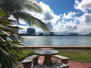 2170 Bay Dr-Unit -3*21 in Miami, FL - Foto de edificio - Building Photo