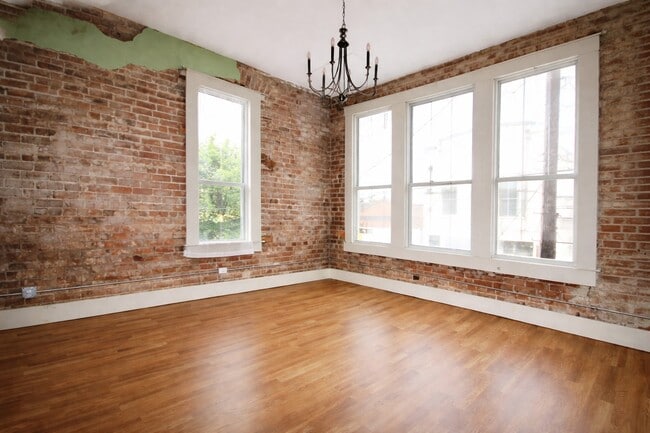 211 W Milam St in Wharton, TX - Building Photo - Building Photo