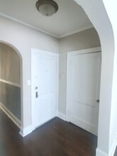 8028 S Phillips Ave, Unit 3F in Chicago, IL - Building Photo - Building Photo