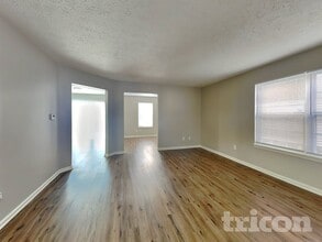 8146 Birchfield Dr in Indianapolis, IN - Building Photo - Building Photo