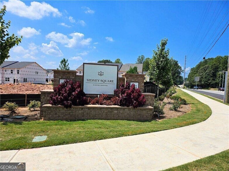 5165 Sidney Sq Dr in Flowery Branch, GA - Foto de edificio