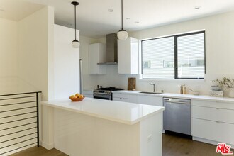 6348 Primrose Ave in Los Angeles, CA - Building Photo - Building Photo