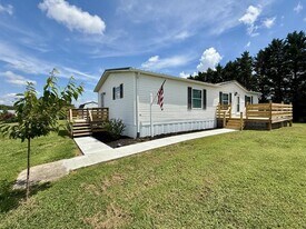 560 Jimmy Johnston Rd in Greeneville, TN - Building Photo