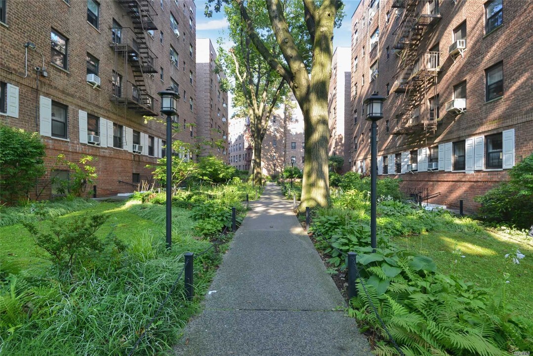 83-75 118th St-Unit -2G in Queens, NY - Building Photo