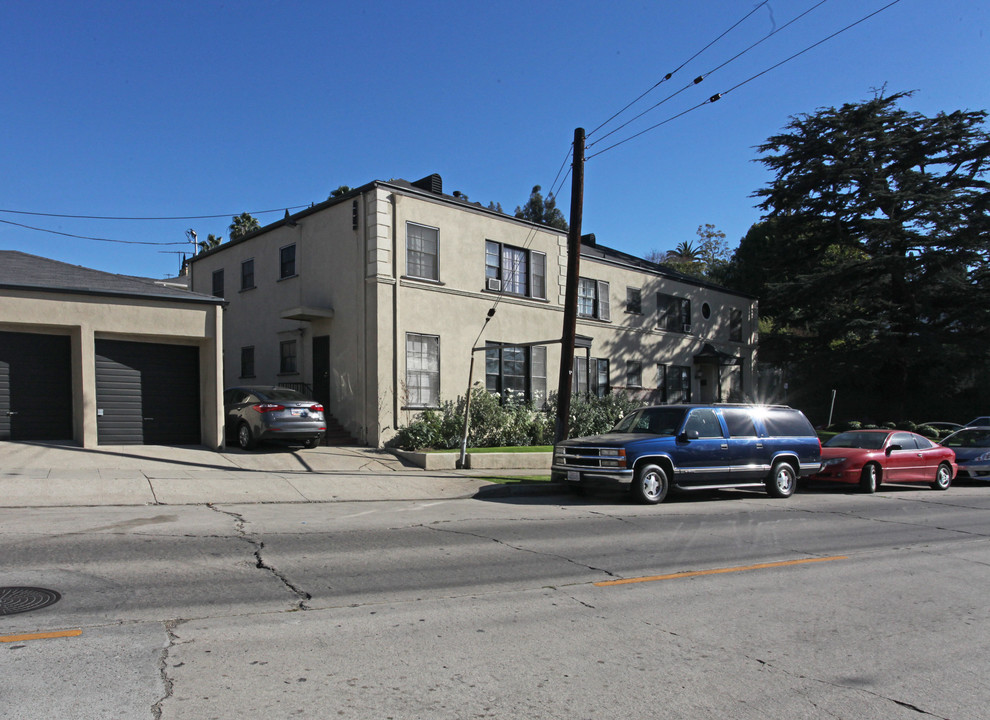 2150 N Commonwealth Ave in Los Angeles, CA - Foto de edificio