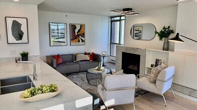 867 Hamilton St in Vancouver, BC - Building Photo - Building Photo