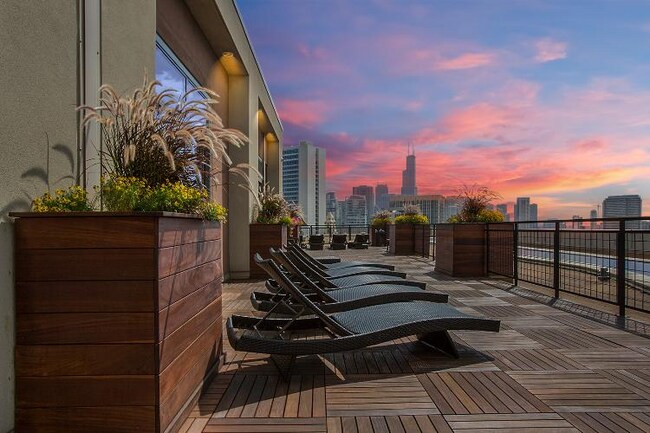 900 N Kingsbury St in Chicago, IL - Building Photo - Building Photo