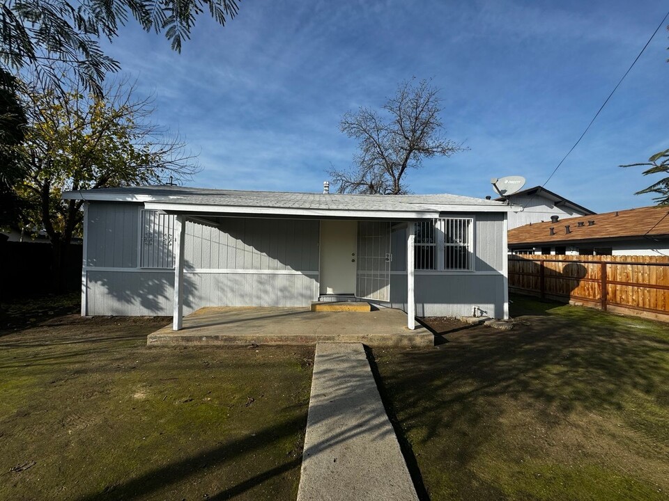 747 N 3rd St in Fresno, CA - Building Photo