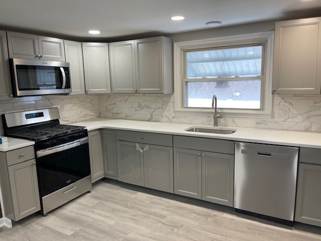 28 Leversee Ave, Unit #2 in Cohoes, NY - Foto de edificio