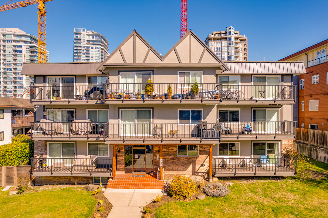 Fairfax in North Vancouver, BC - Building Photo