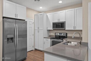 1406 W Main St in Mesa, AZ - Building Photo