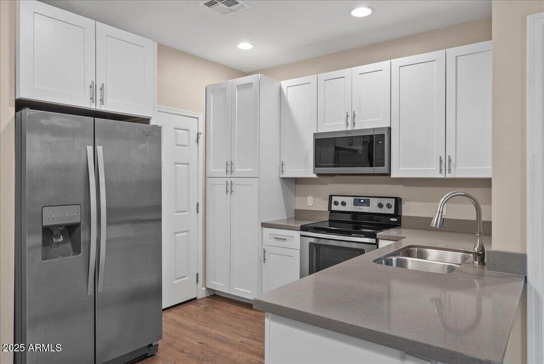 1406 W Main St in Mesa, AZ - Building Photo