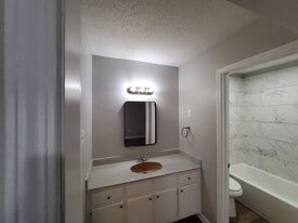 5950 Beauvoir Dr in Millington, TN - Building Photo