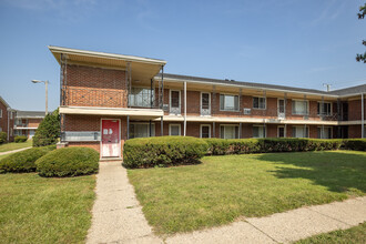 Village Square Apartments in Detroit, MI - Foto de edificio - Building Photo
