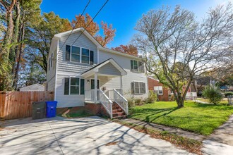 2534 Grandy Ave in Norfolk, VA - Foto de edificio - Building Photo