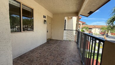 7911 Southgate Blvd in North Lauderdale, FL - Foto de edificio - Building Photo