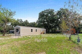16364 SE 57th St in Ocklawaha, FL - Foto de edificio - Building Photo